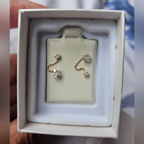 Pagoda 10K Yellow Gold Stars double pierced earrings ๐ New in box. - Picture 2 of 6